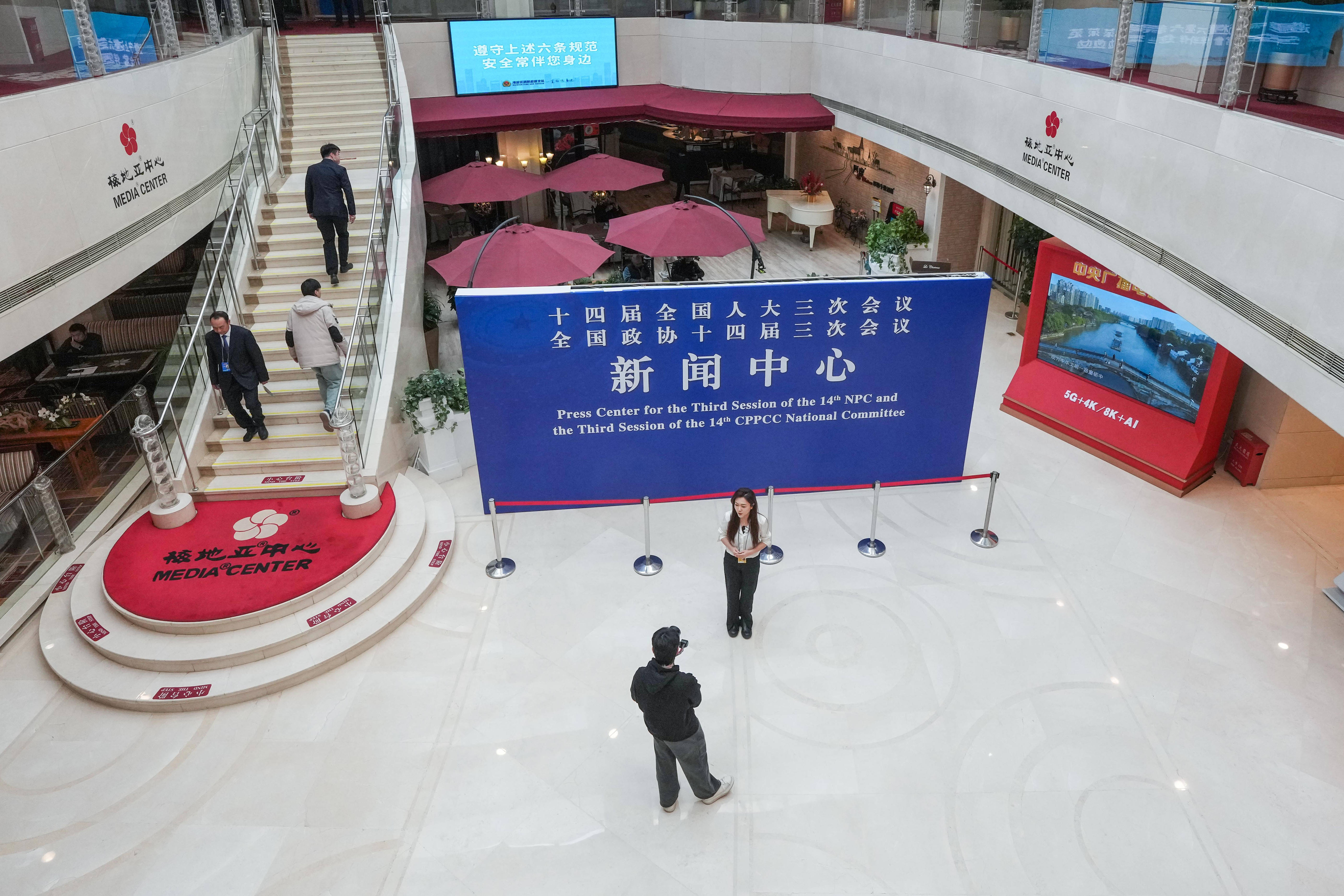 全国两会新闻中心今天开张！3000多名中外记者报名
