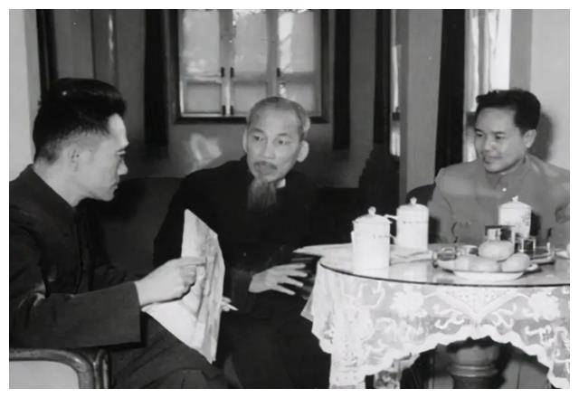 1958年，毛主席视察广西，韦国清陪同，毛主席：我这次是来做客的