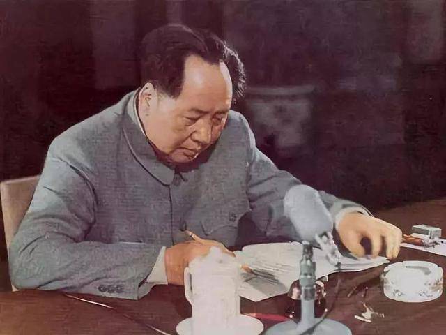 1952年，岳飞的后代请求毛主席安排工作，毛主席当即回复五个字