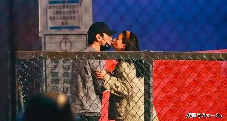 黄奕11岁女儿名媛气质出众，身高惊人，网友：黄奕生了个黄毅清