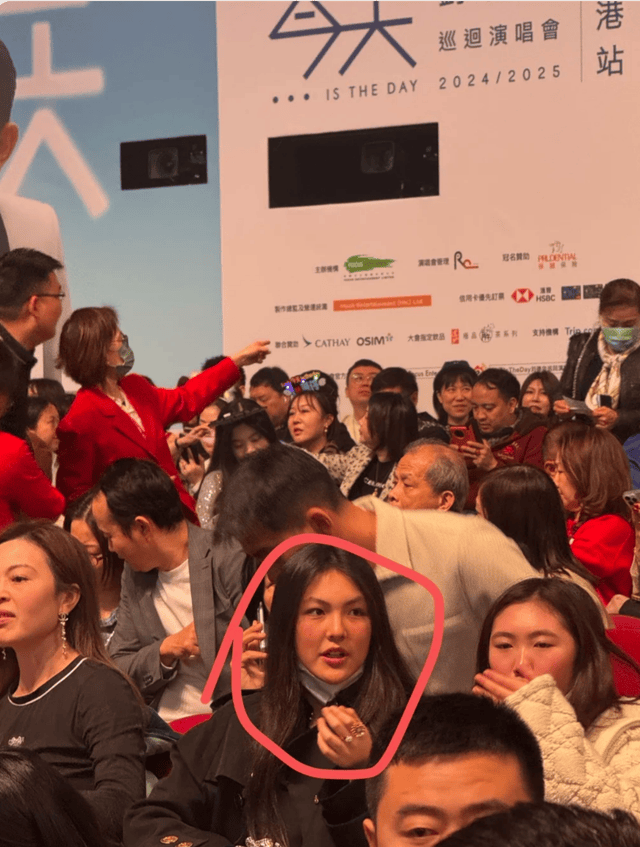 王诗龄飞香港看演唱会！无滤镜下超像王岳伦，戴钻石戒指彰显财力