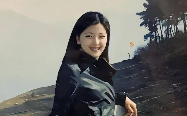 我二舅是大学教授，舅妈大字不识几个，可是二舅却离不开舅妈