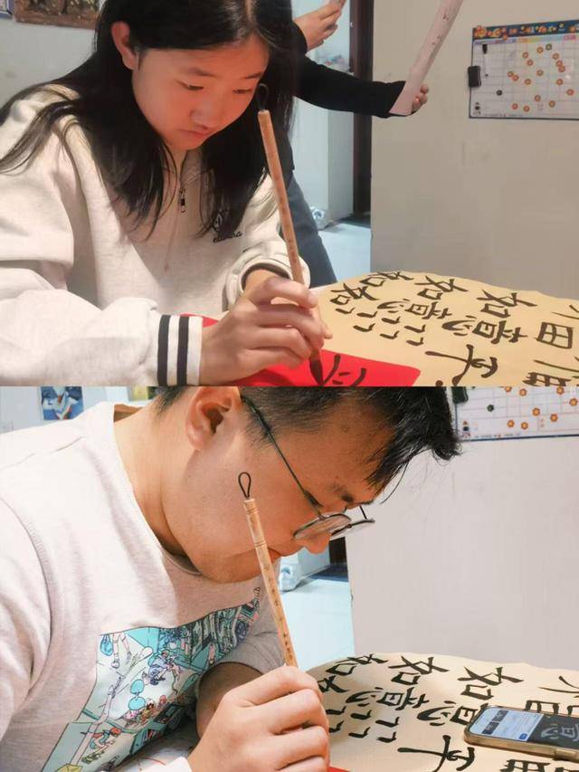 我和哥哥写春联