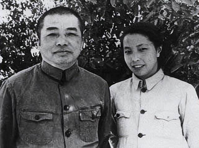 彭德怀逝世后，周恩来下令秘密保护骨灰：不准换盒子！不准移动