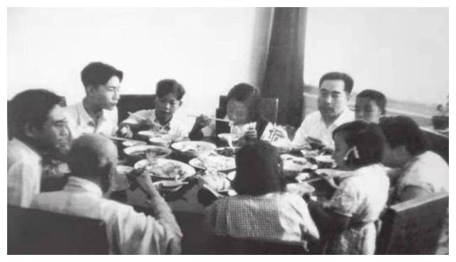周恩来工作秘书何树英：他比斯大林更早看出周恩来能够担任总理