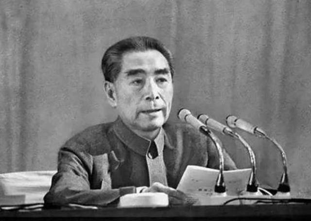 周恩来宣布任命决定，傅作义当场掩面大哭振臂高呼，会议中途暂停