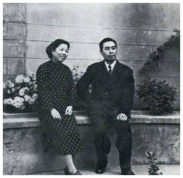 1953年，一广东妇女到中南海要见周恩来总理，邓颖超：设宴款待