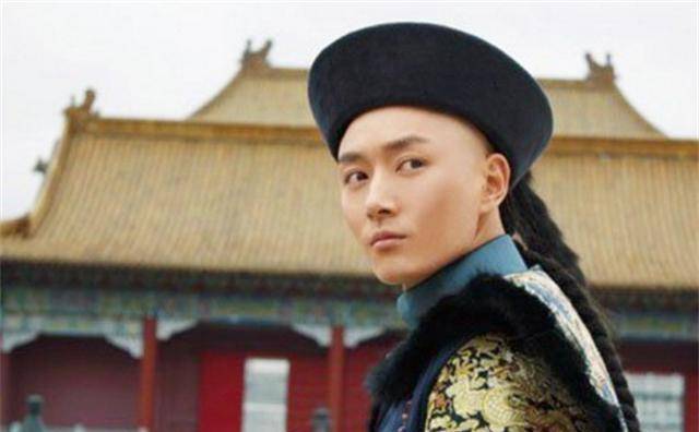 乾隆告诉叔叔：你以后见朕坐着就行！叔叔死前痛哭：我不该当真