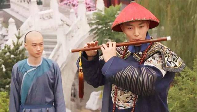 乾隆告诉叔叔：你以后见朕坐着就行！叔叔死前痛哭：我不该当真