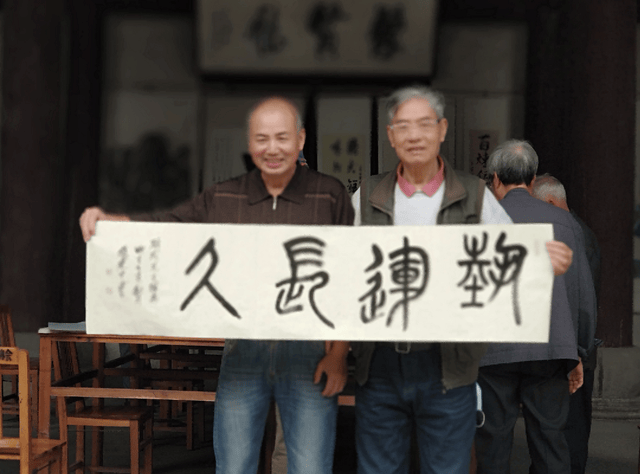空军老班长齐结存参加国家老干部第十七届联谊会，画淮王鱼创始人童文和、青藏高原老兵蒋国祥、著名红色书画家顾成、著名画家李明兰等人祝贺