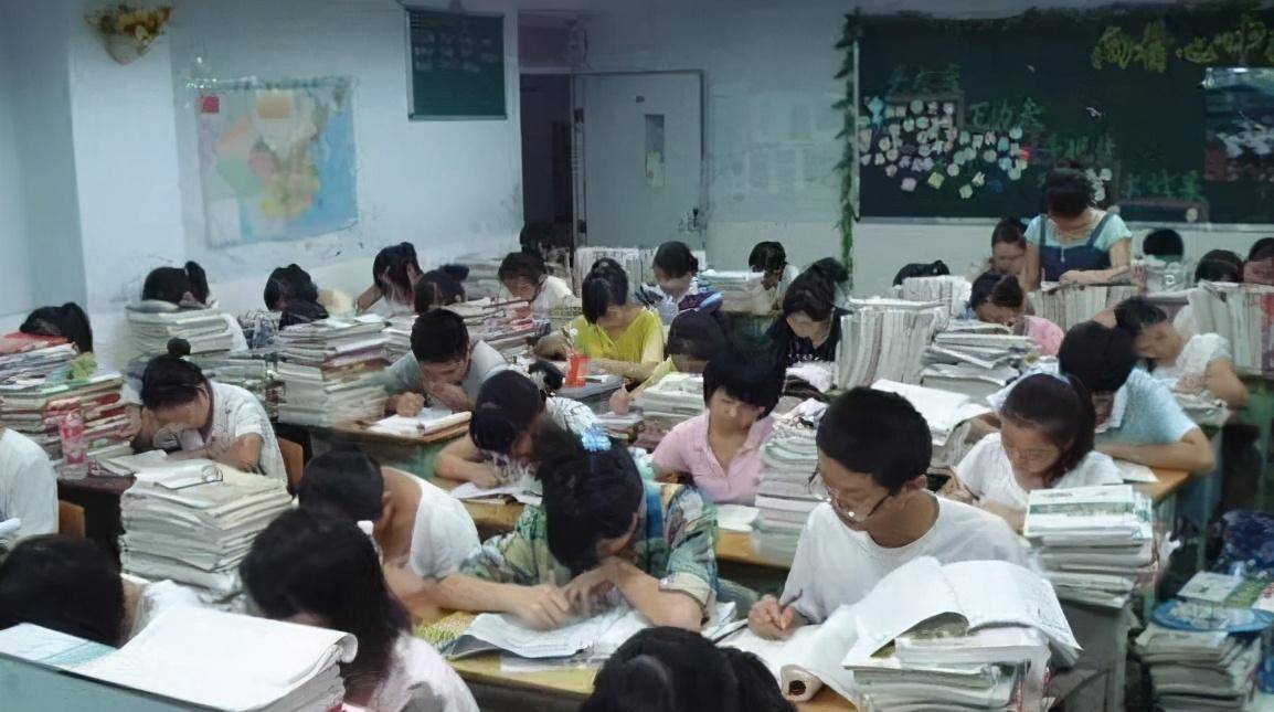 北大清华，作为高校界的王牌，它们的老师工资一个月是多少钱？