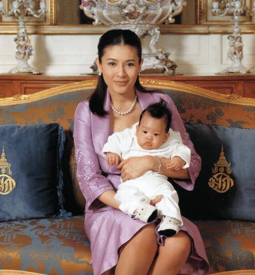 西拉米生提帮功，泰王只抱老来子，不丹王后生子4位婆婆忽视了她