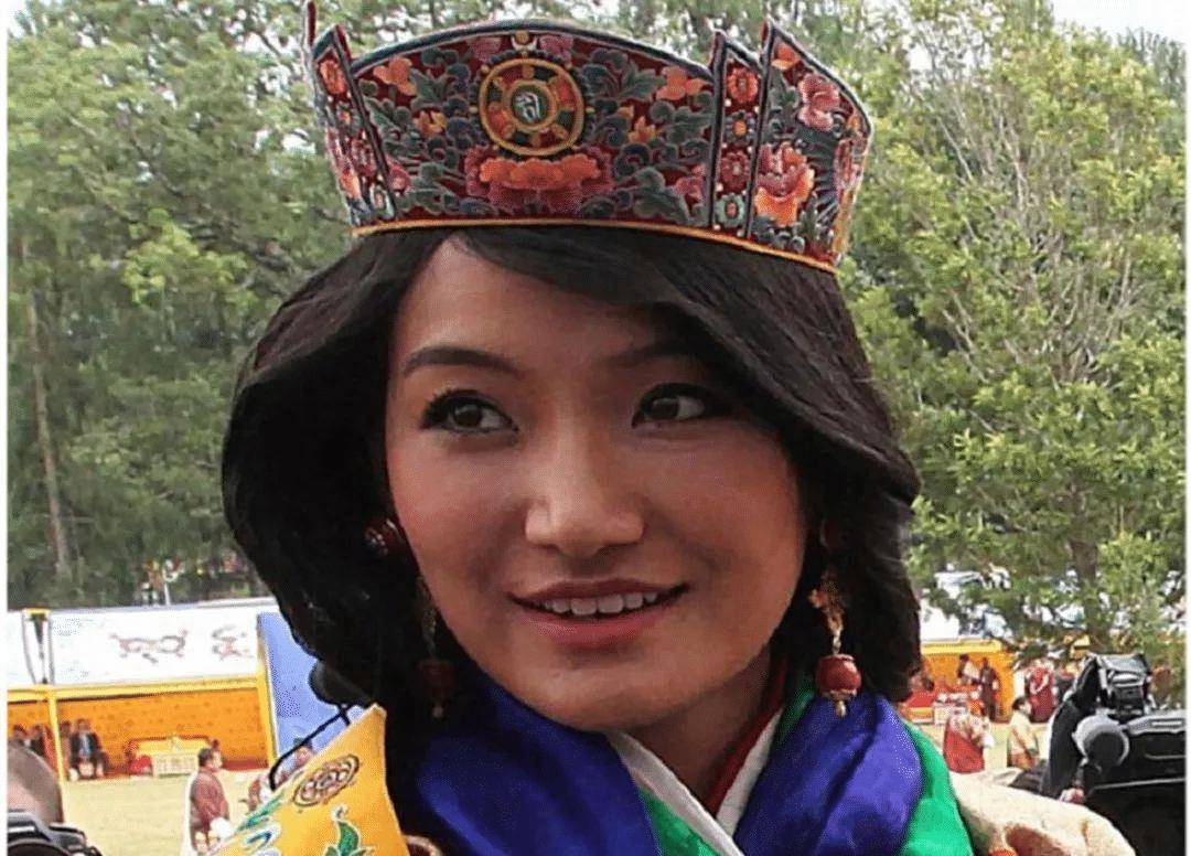 西拉米生提帮功，泰王只抱老来子，不丹王后生子4位婆婆忽视了她