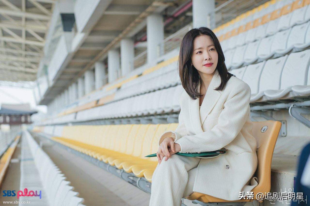《我的完美秘书》：2025年初必追韩剧！女霸总与男秘书的职场爱情