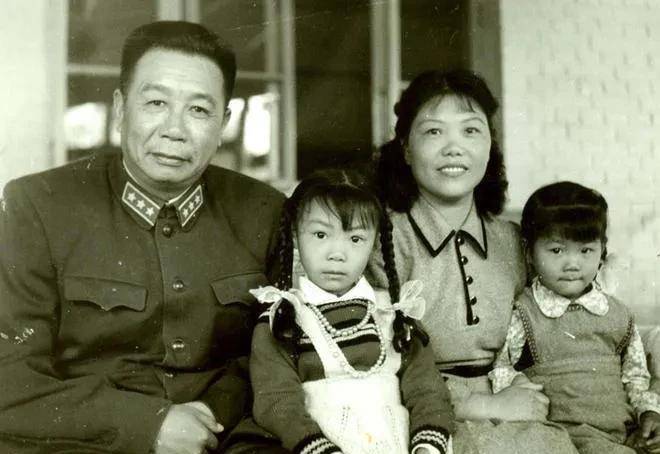 1952年，他与陈伯钧是工程兵司令人选，刘帅不舍得他走，没有留住