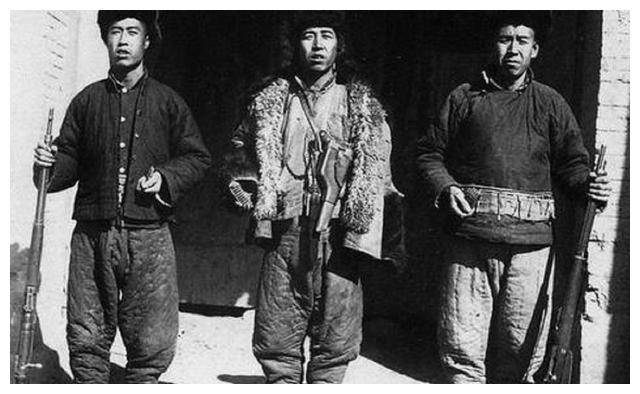 东陵大盗孙殿英，1947年被我军抓住，掏出张纸条：我只给刘伯承看
