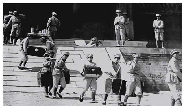 东陵大盗孙殿英，1947年被我军抓住，掏出张纸条：我只给刘伯承看