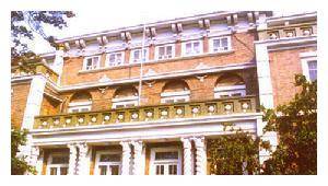 东陵大盗孙殿英，1947年被我军抓住，掏出张纸条：我只给刘伯承看