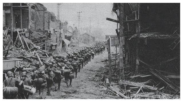 东陵大盗孙殿英，1947年被我军抓住，掏出张纸条：我只给刘伯承看