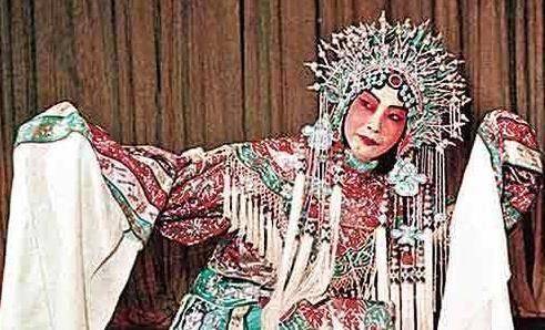 时代的符号，他是新中国工资唯一达到2100元的人，把中国带向世界