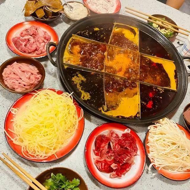 韩国博主多次吐槽中国，称中国人的工资只能吃面条，庆幸生在韩国