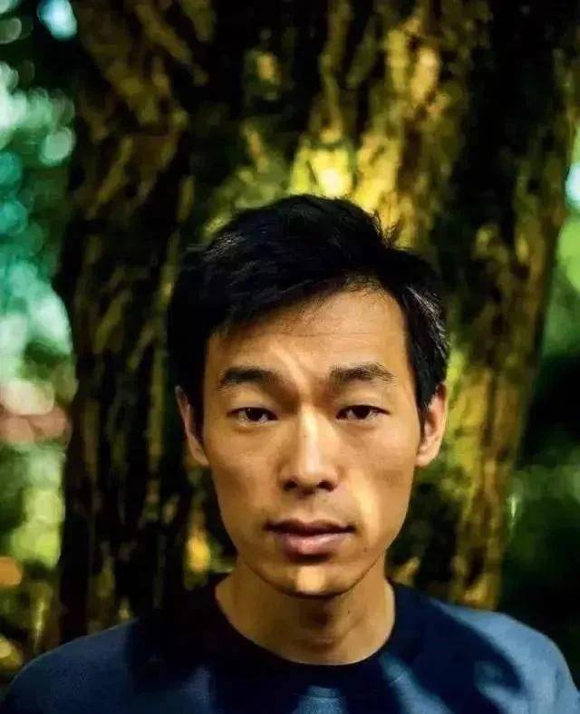 那个拒绝百万年薪，回乡拿1450元工资的“不孝子”，感动了全中国
