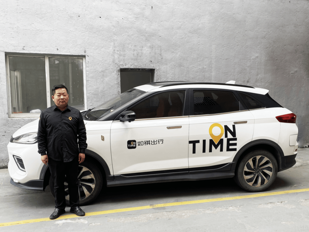 孕妇乘客车上分娩，网约车司机连闯红灯送达医院，交警这样说