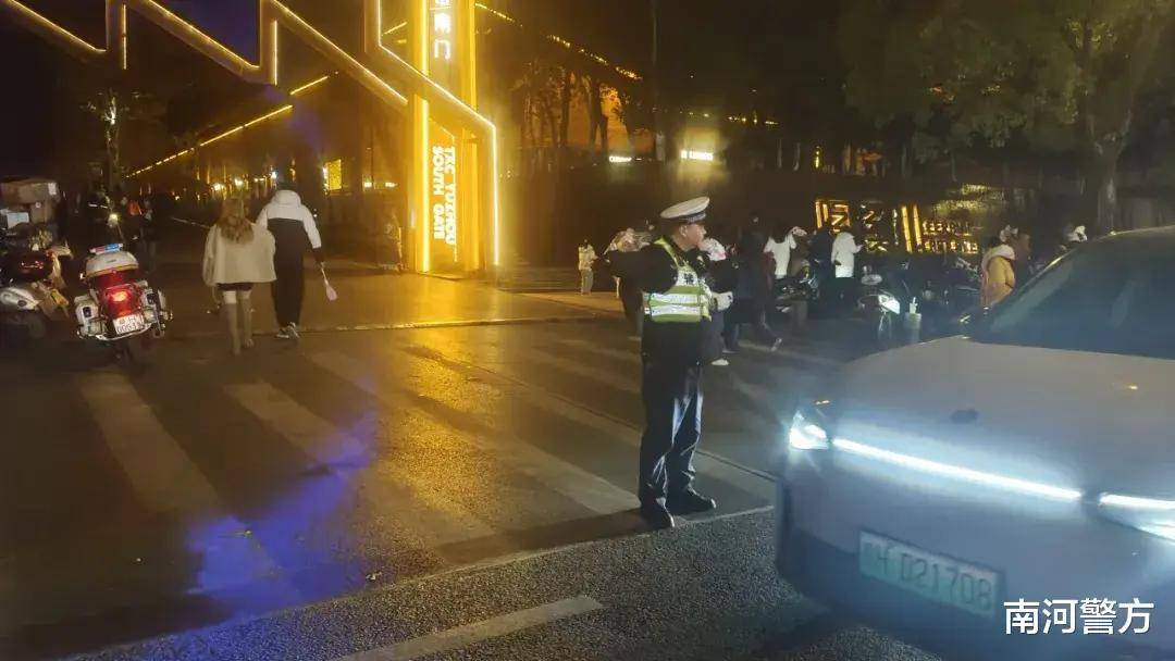 平安春运，交警同行，景德镇交警新厂中队集中整治出租车、网约车占道候客乱象