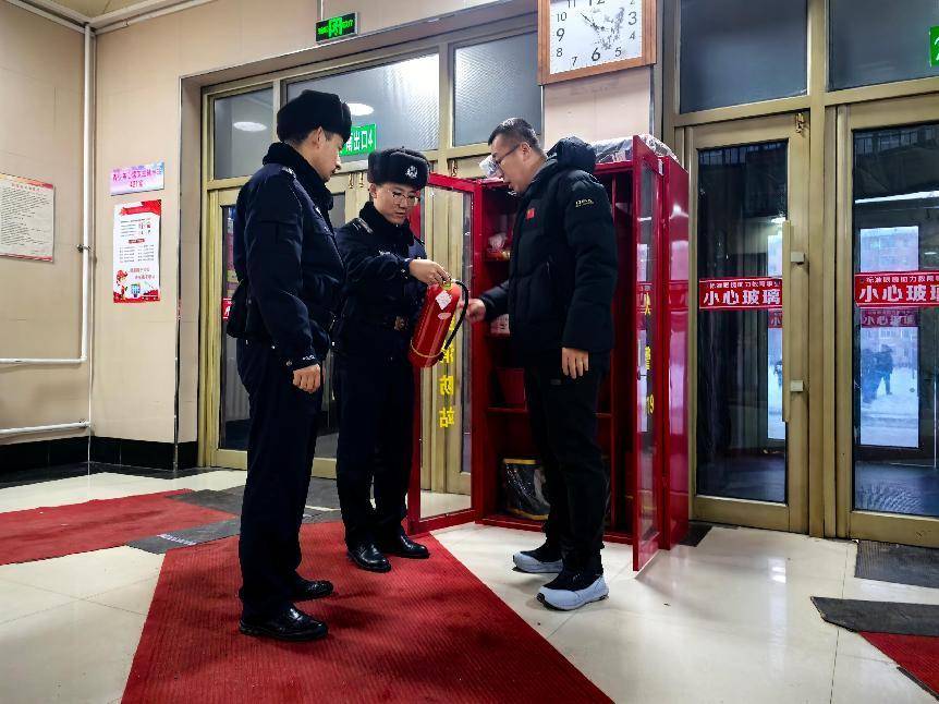 冰城公安：警心守护校园路 撑起平安一片天