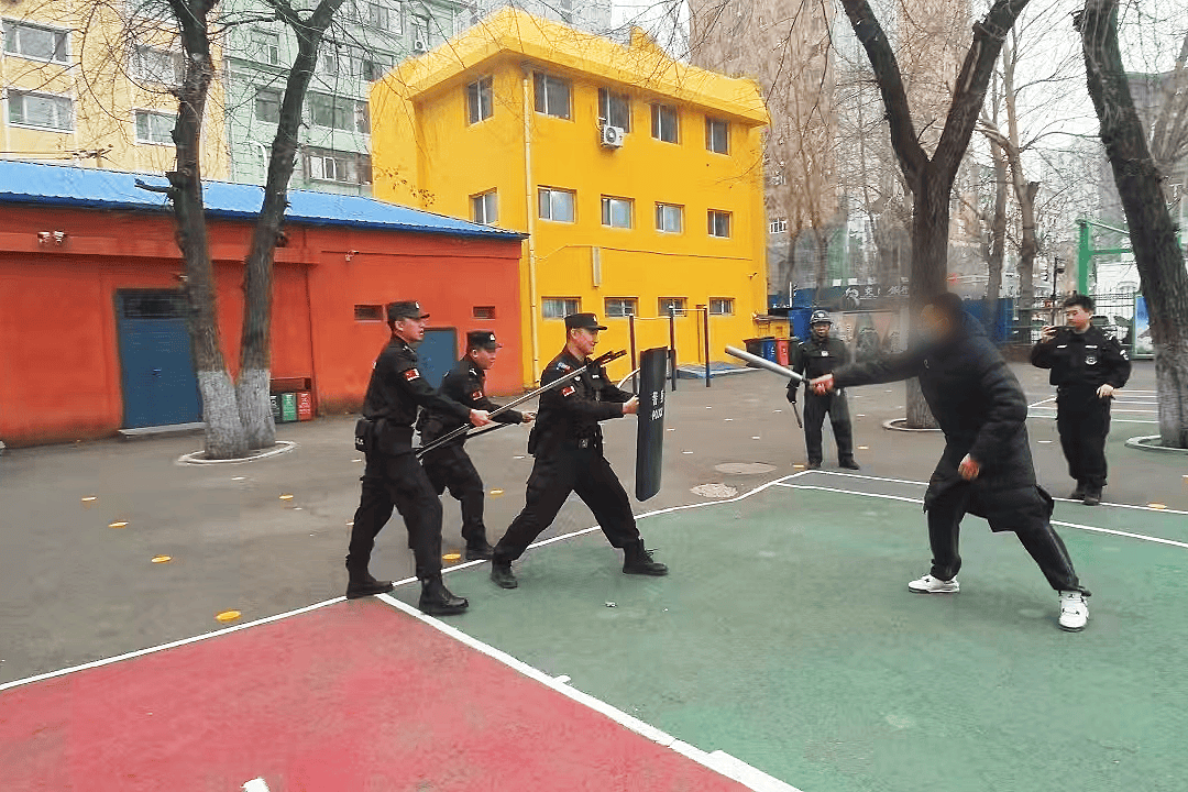 冰城公安：警心守护校园路 撑起平安一片天