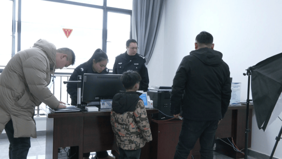 二代身份证陆续期满 如何错峰换证？