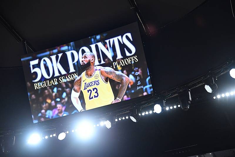 NBA | 伟大纪录诞生！詹姆斯职业生涯总得分破50000