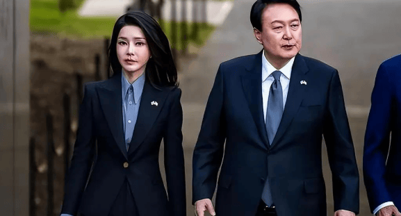 风向又变了！代总统出手，尹锡悦或官复原职？文在寅第一时间行动