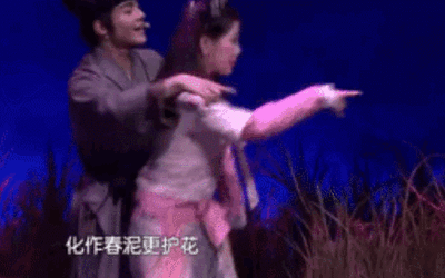 盘点被“揩油”的9位女星，摸腿、袭胸，王大陆的右手动作真辣眼