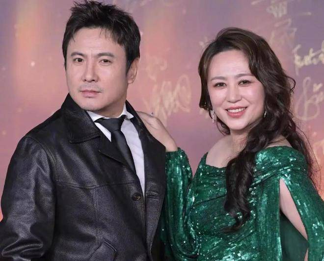 微博之夜太真实，关晓彤无镜头，王一博给肖战留面，李沁直接离场
