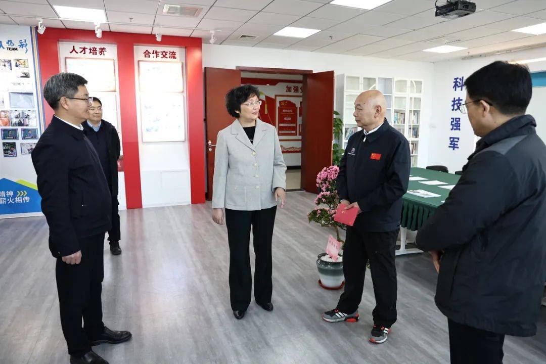 人社部部长王晓萍慰问高层次专业技术人才、高技能人才、外国专家代表