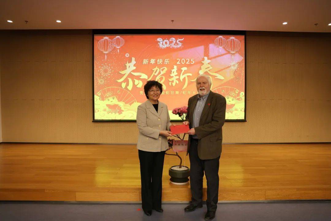 人社部部长王晓萍慰问高层次专业技术人才、高技能人才、外国专家代表