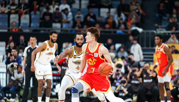 孙铭徽群星之间脱颖而出，赵继伟应主动让贤