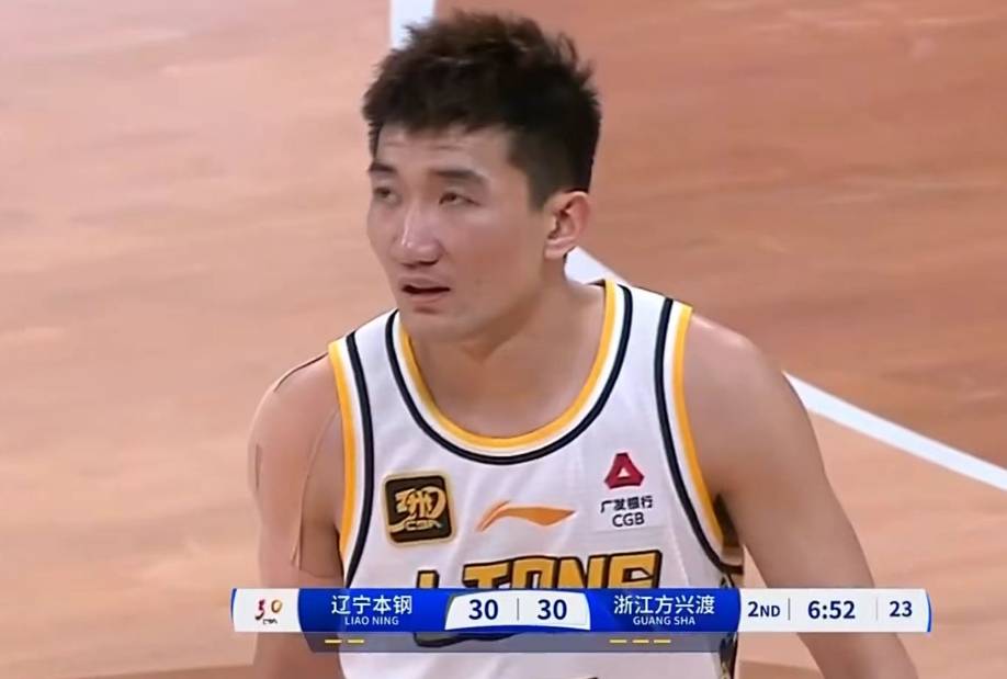 广厦男篮13分完胜辽宁，赵继伟8中1帕顿9+7，孙铭徽10+7布朗41分