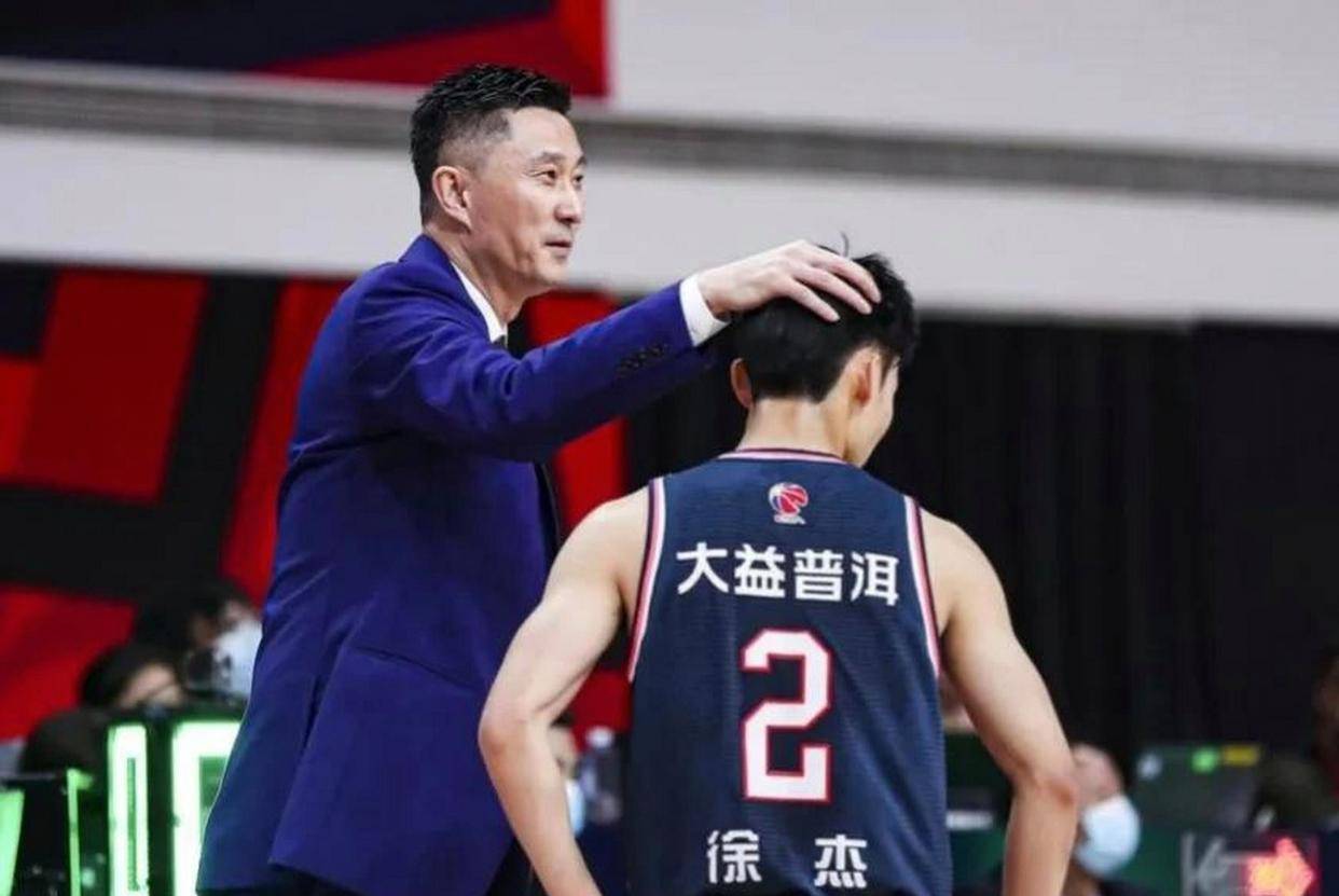 CBA快讯！广东报价新外援，孙铭徽挑战赵继伟，周琦放出豪言