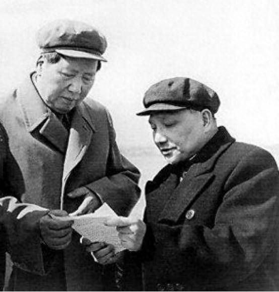 1952年毛主席考察黄河，河水泛滥该咋办？毛主席：可以这样试一试