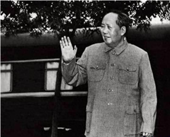 1952年毛主席考察黄河，河水泛滥该咋办？毛主席：可以这样试一试