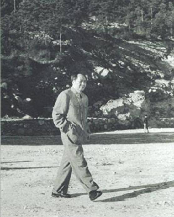 1952年毛主席考察黄河，河水泛滥该咋办？毛主席：可以这样试一试