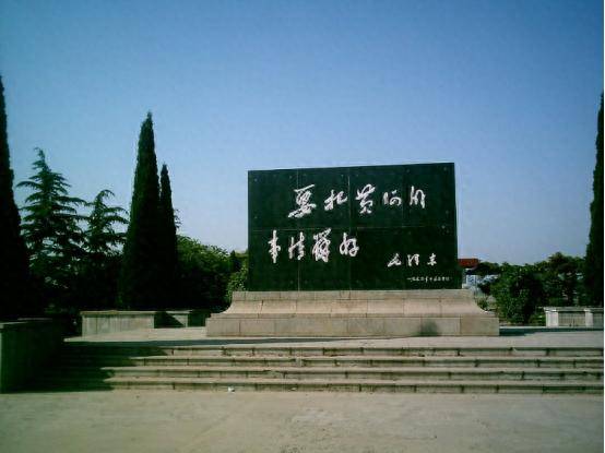 1952年毛主席考察黄河，河水泛滥该咋办？毛主席：可以这样试一试