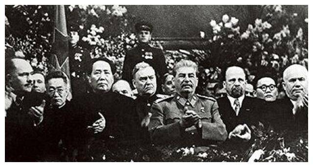 49年新中国成立后，毛主席做了三件事，现在看来毛主席是何等英明