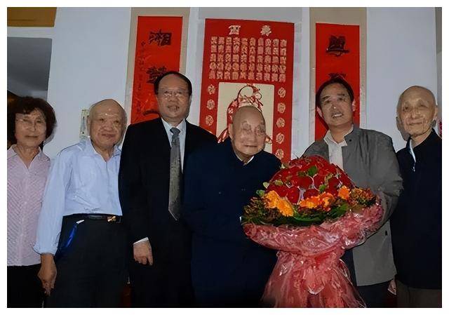 毛家唯一的百岁老人毛远耀：外貌与毛主席相似，晚年享受什么待遇
