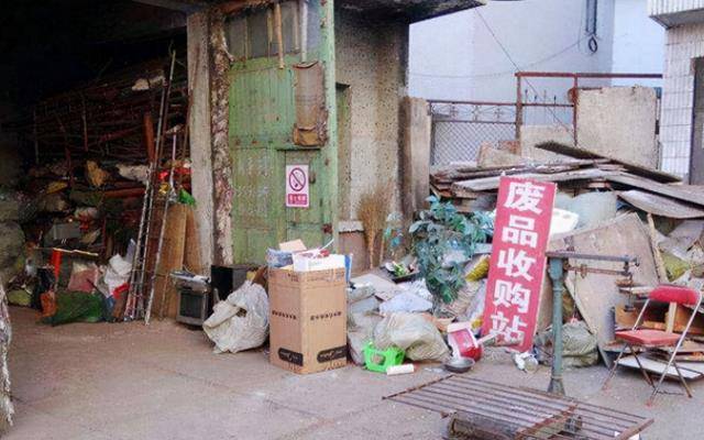走了“狗屎运”？3毛钱收的铁疙瘩，老板洗净后，转手卖260万高价