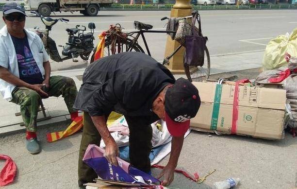 走了“狗屎运”？3毛钱收的铁疙瘩，老板洗净后，转手卖260万高价