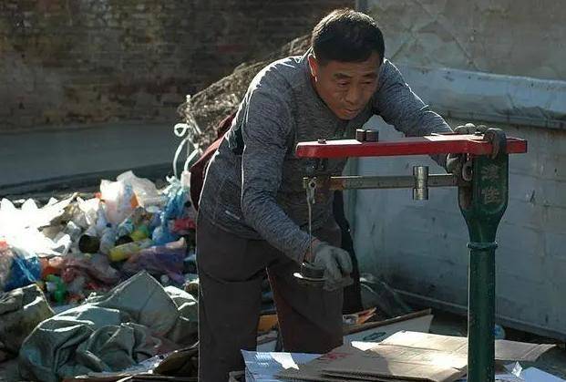 走了“狗屎运”？3毛钱收的铁疙瘩，老板洗净后，转手卖260万高价