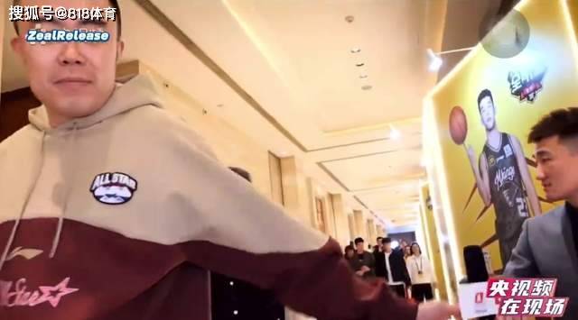 笑喷!孙铭徽全明星拽住赵睿采访,黑睿:希望孙铭徽在家乡拿一次MVP